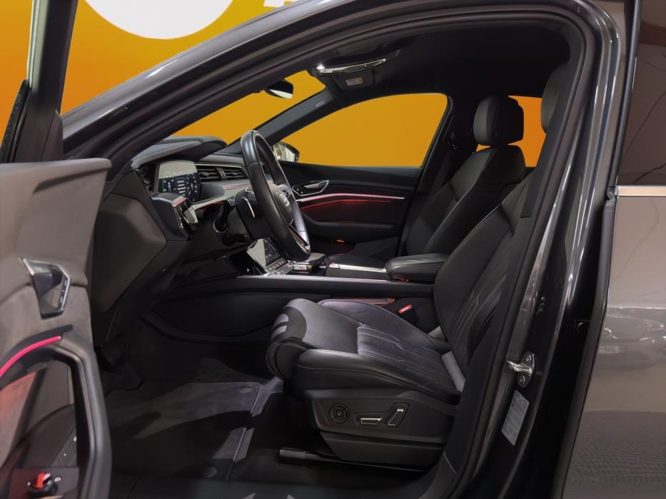 AUDI e-tron 2023