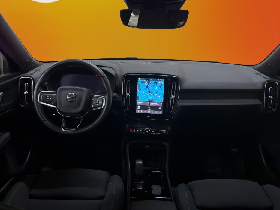 VOLVO XC40 2023