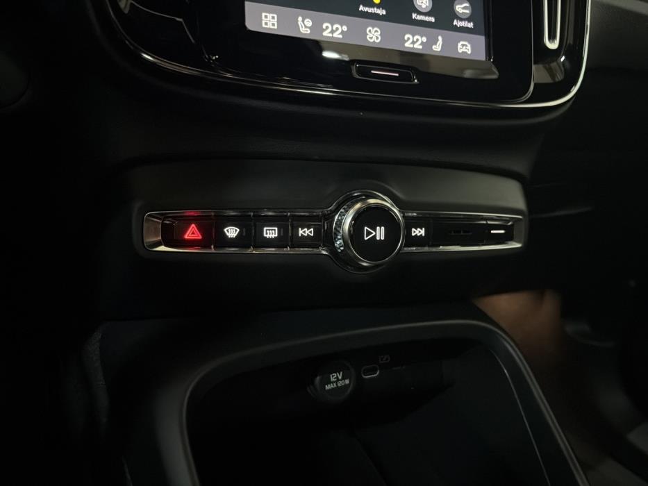 VOLVO XC40 2023