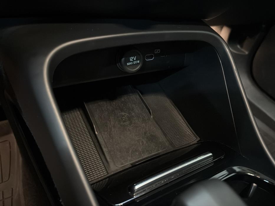 VOLVO XC40 2023