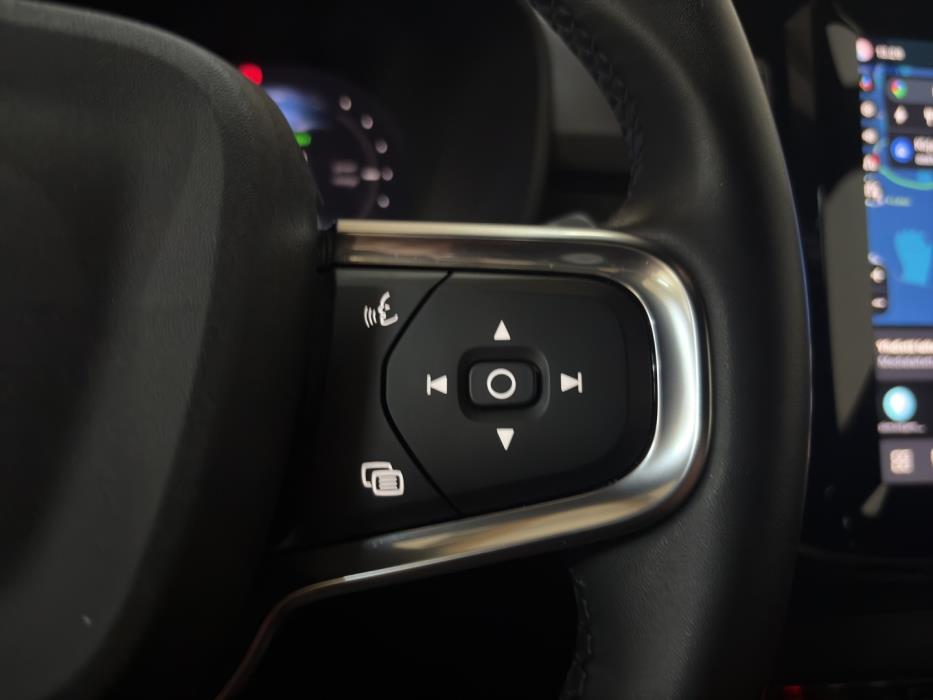VOLVO XC40 2023