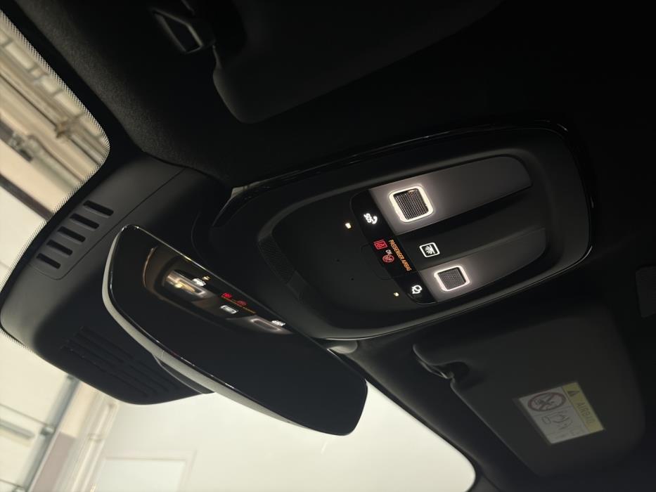 VOLVO XC40 2023