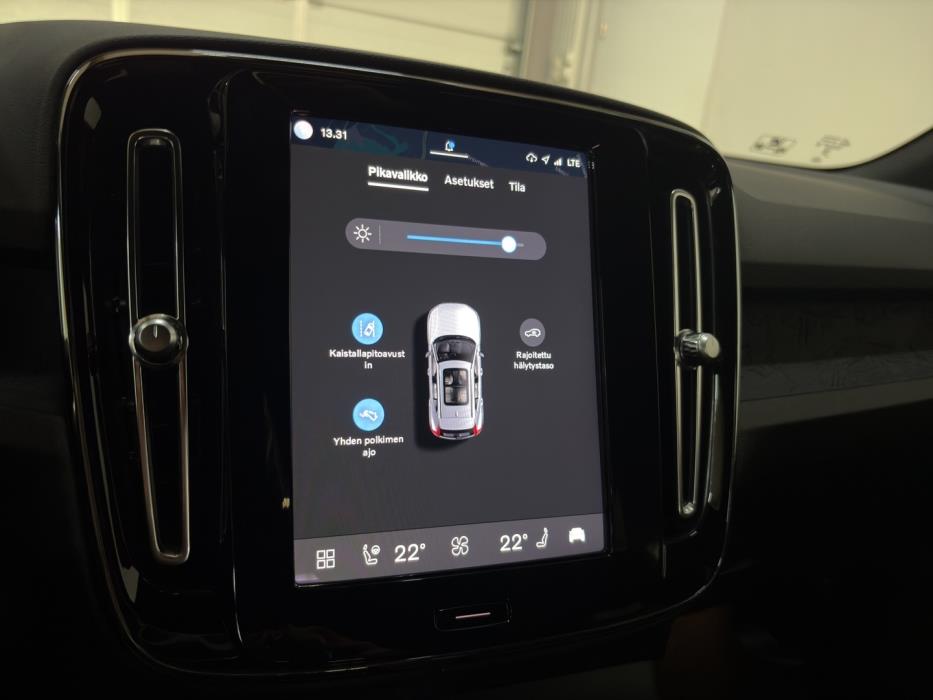 VOLVO XC40 2023