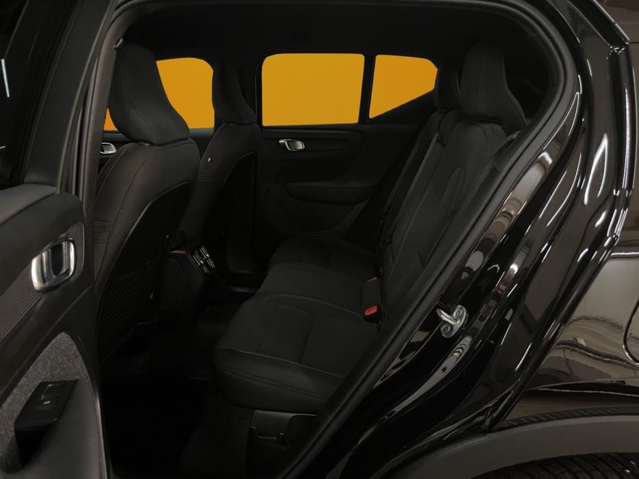 VOLVO XC40 2023