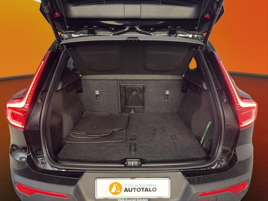 VOLVO XC40 2023