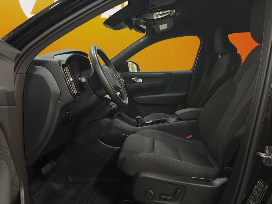 VOLVO XC40 2023