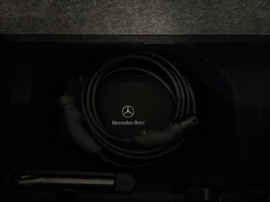 MERCEDES-BENZ EQS 2023