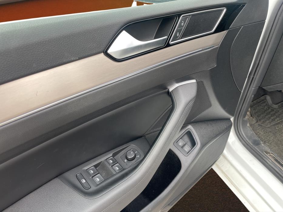 VOLKSWAGEN Passat 2018