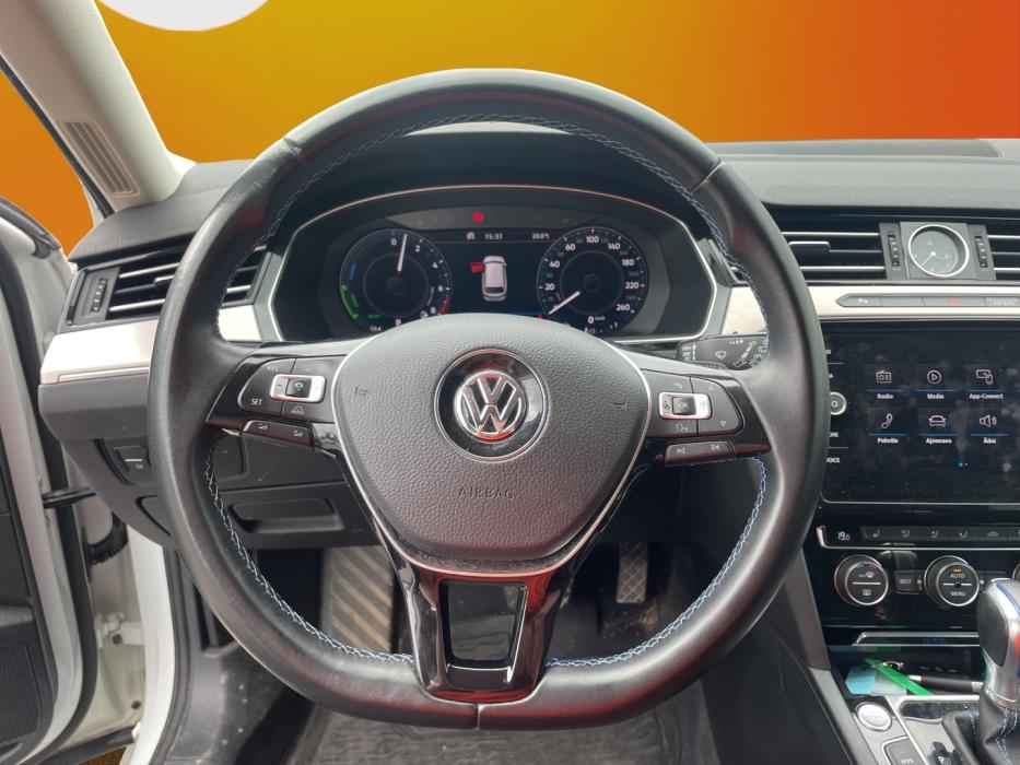 VOLKSWAGEN Passat 2018