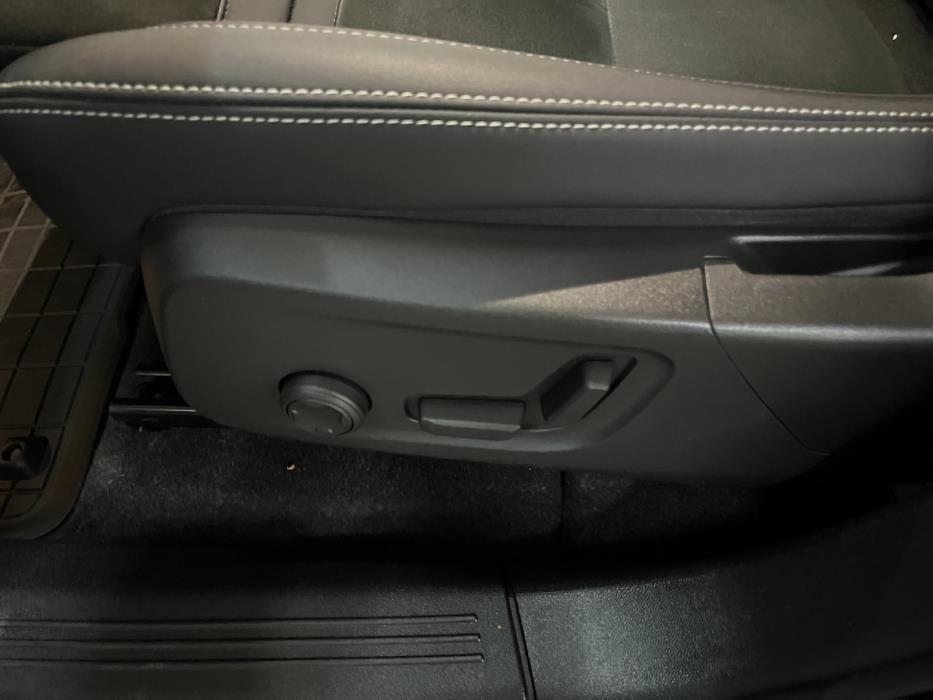 VOLVO C40 2023