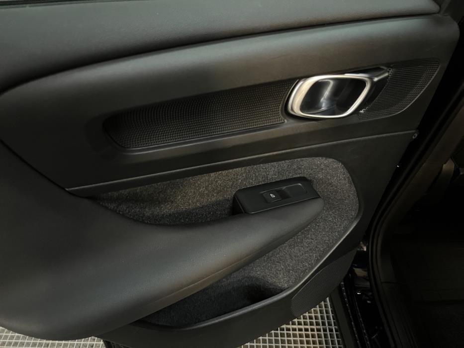 VOLVO C40 2023