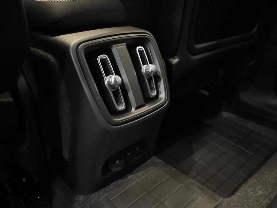 VOLVO C40 2023