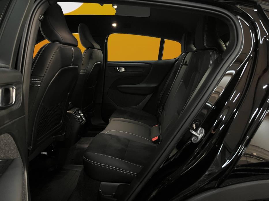 VOLVO C40 2023