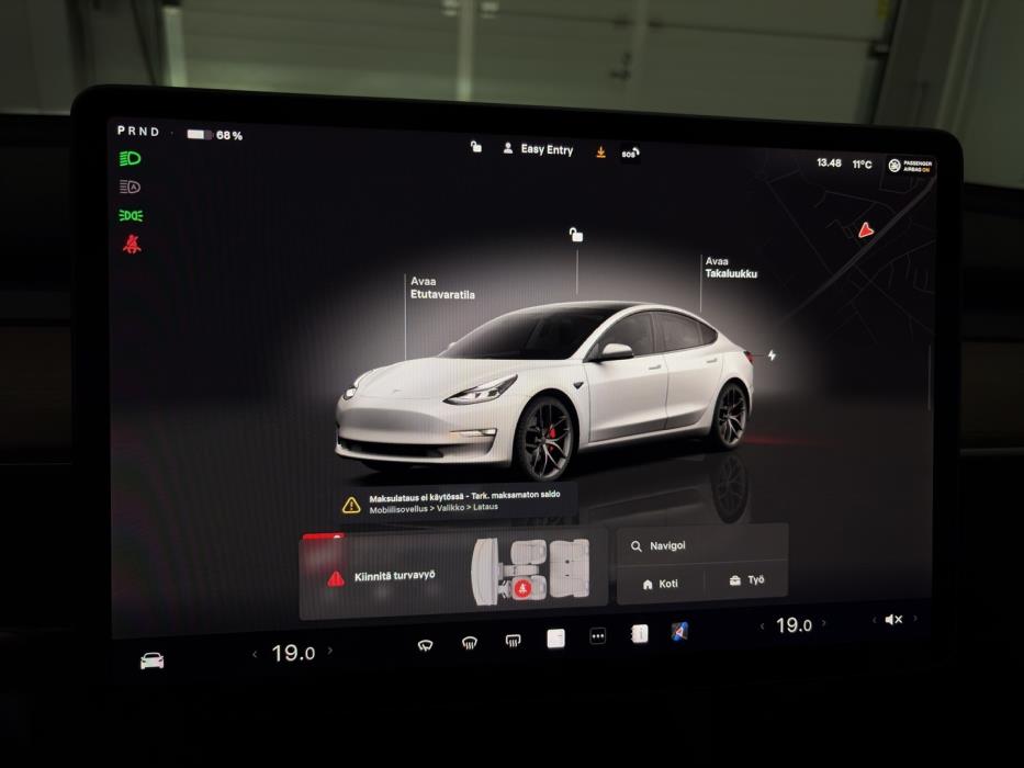 TESLA Model 3 2022