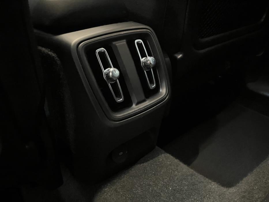 VOLVO C40 2023