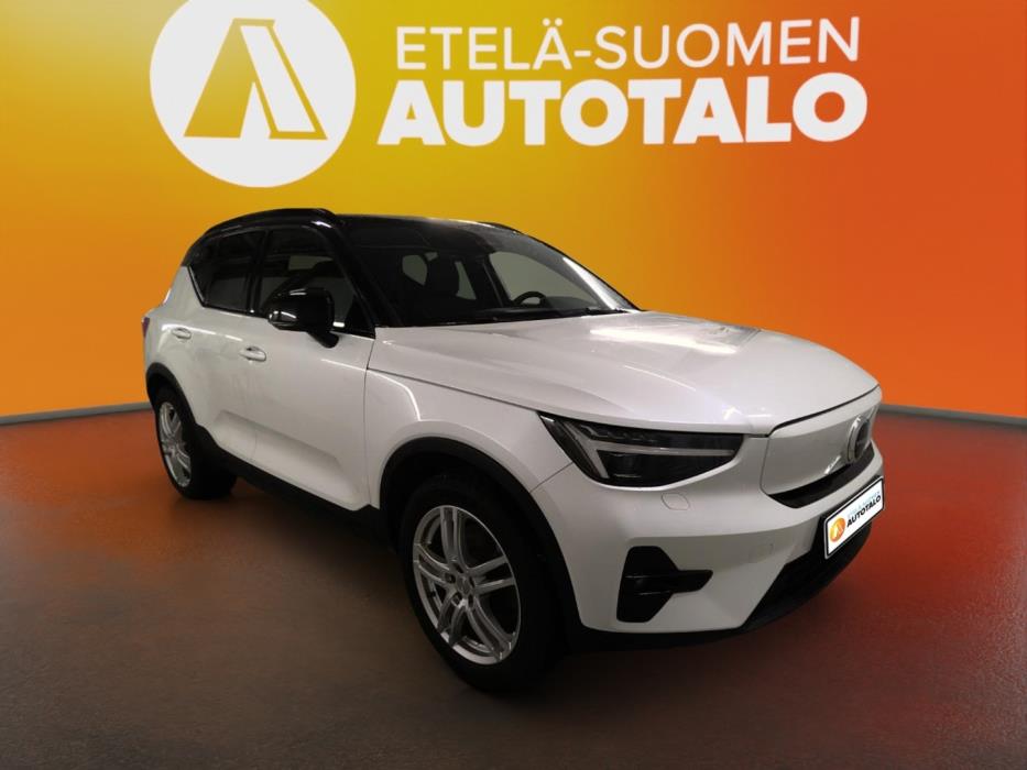 VOLVO XC40 2023