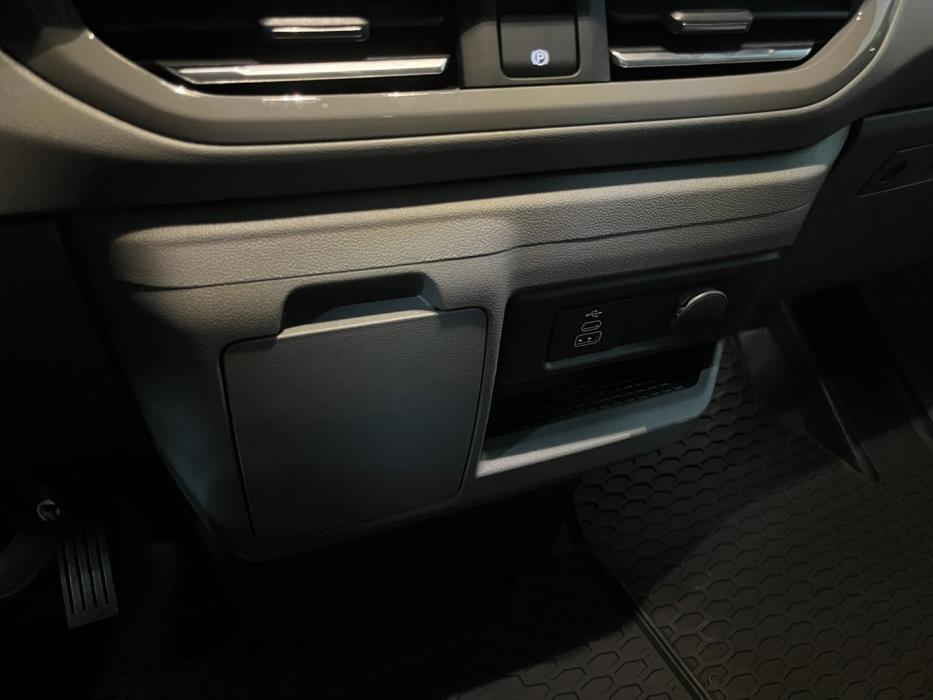 VOLKSWAGEN Caravelle 2026