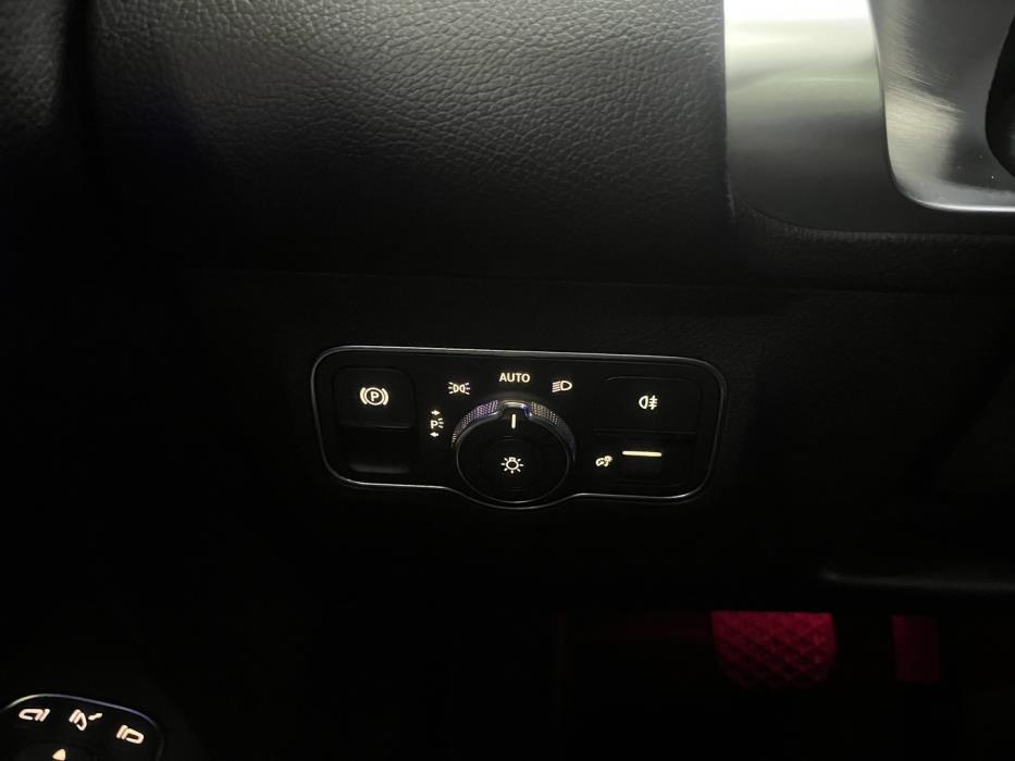 MERCEDES-BENZ EQB 2023