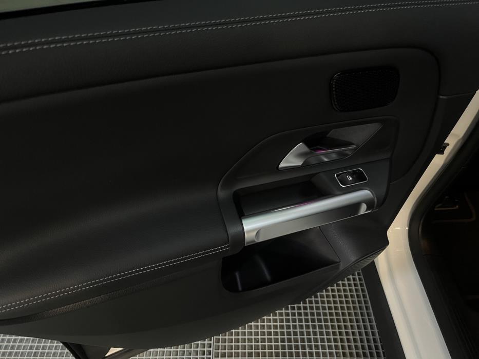 MERCEDES-BENZ EQB 2023