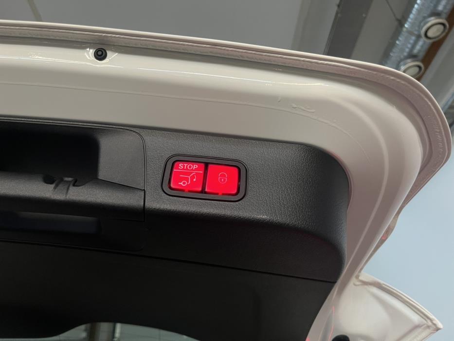 MERCEDES-BENZ EQB 2023