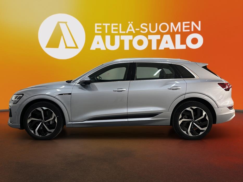 AUDI e-tron 2023
