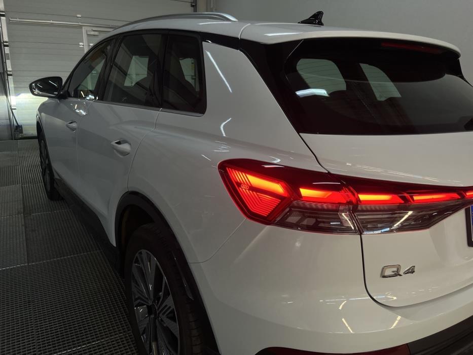 AUDI Q4 e-tron 2024