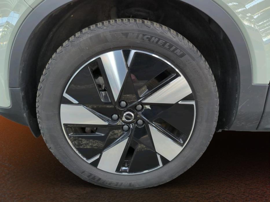 VOLVO XC40 2024
