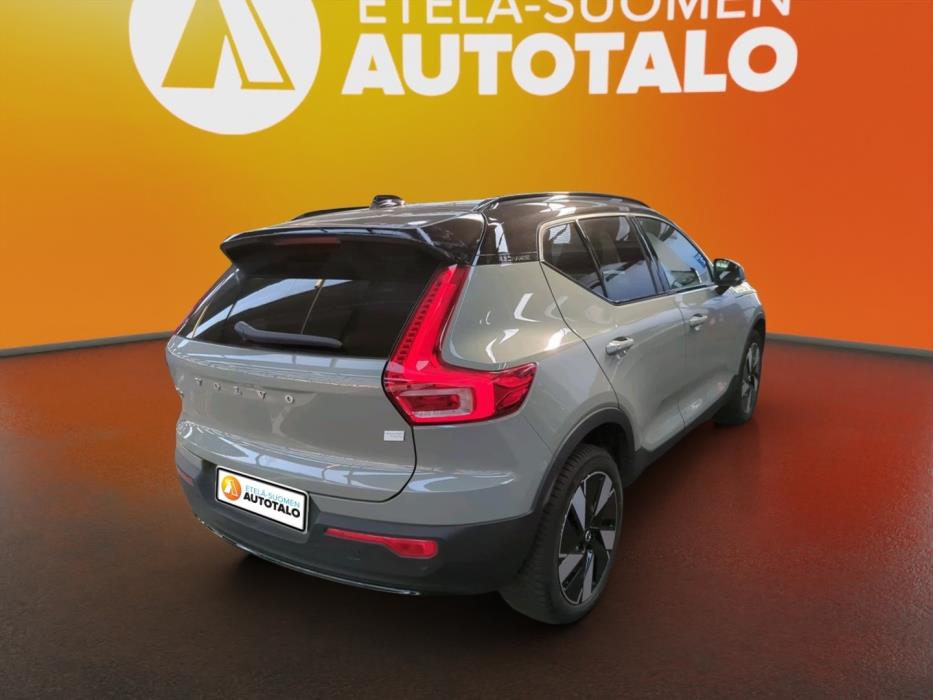 VOLVO XC40 2024