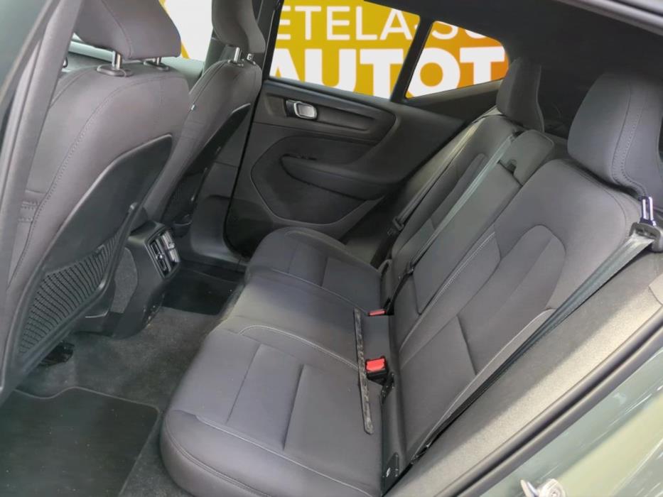 VOLVO XC40 2024