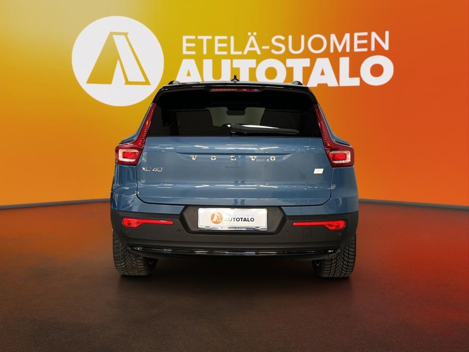 VOLVO XC40 2023