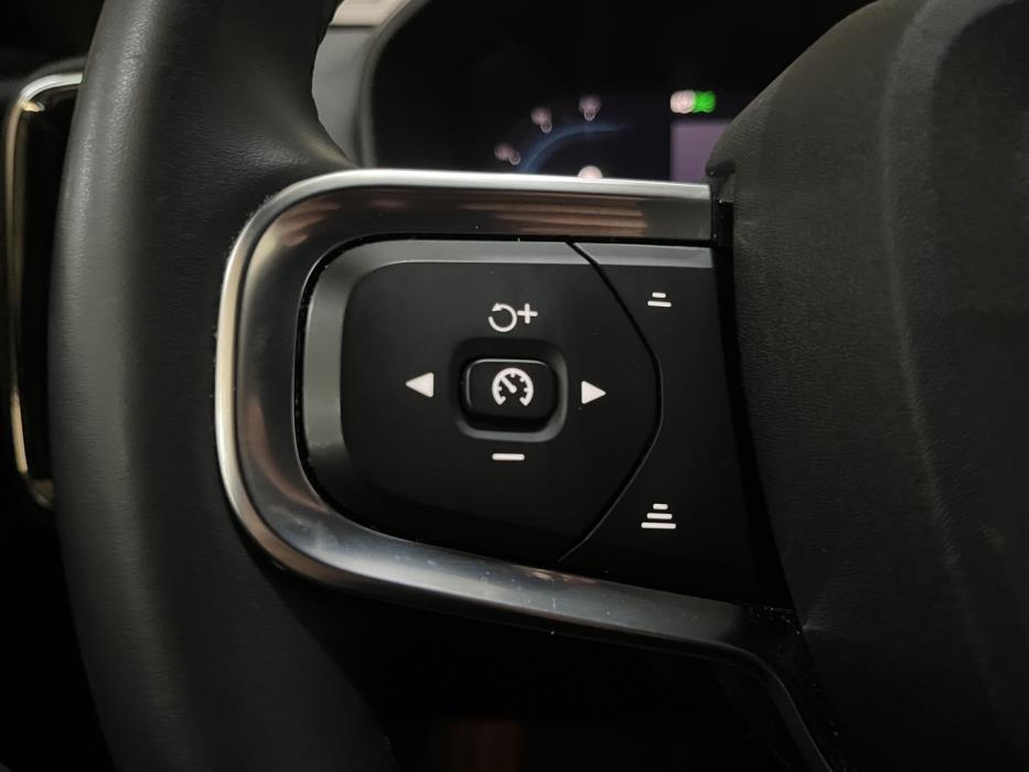 VOLVO XC40 2023