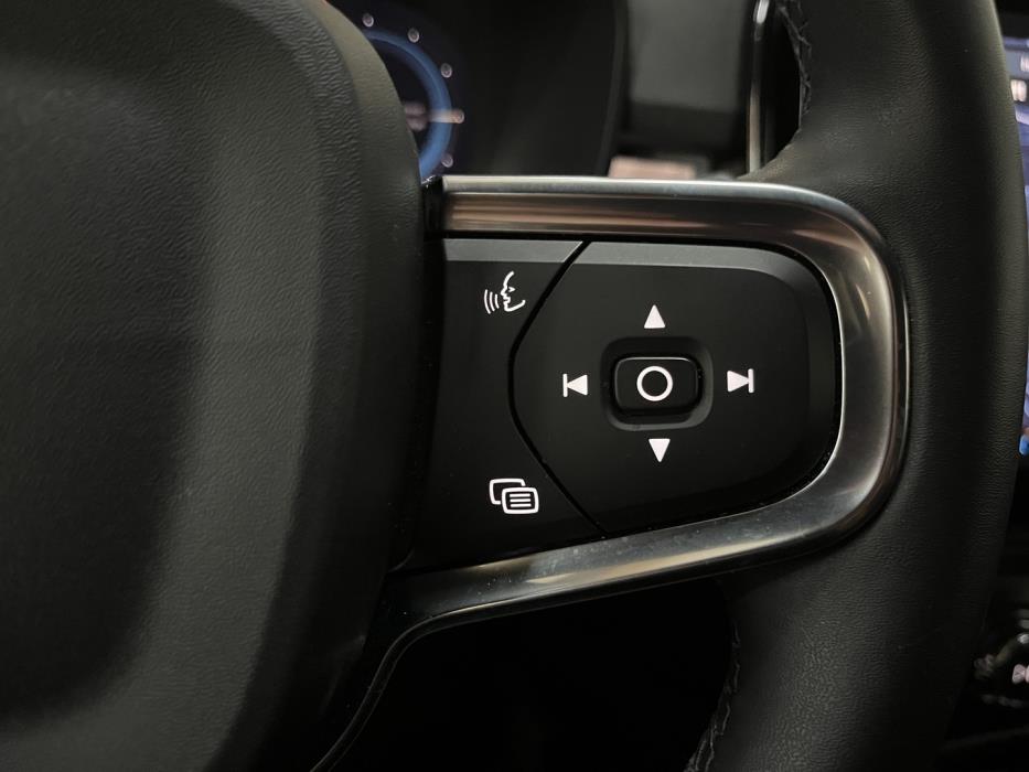 VOLVO XC40 2023