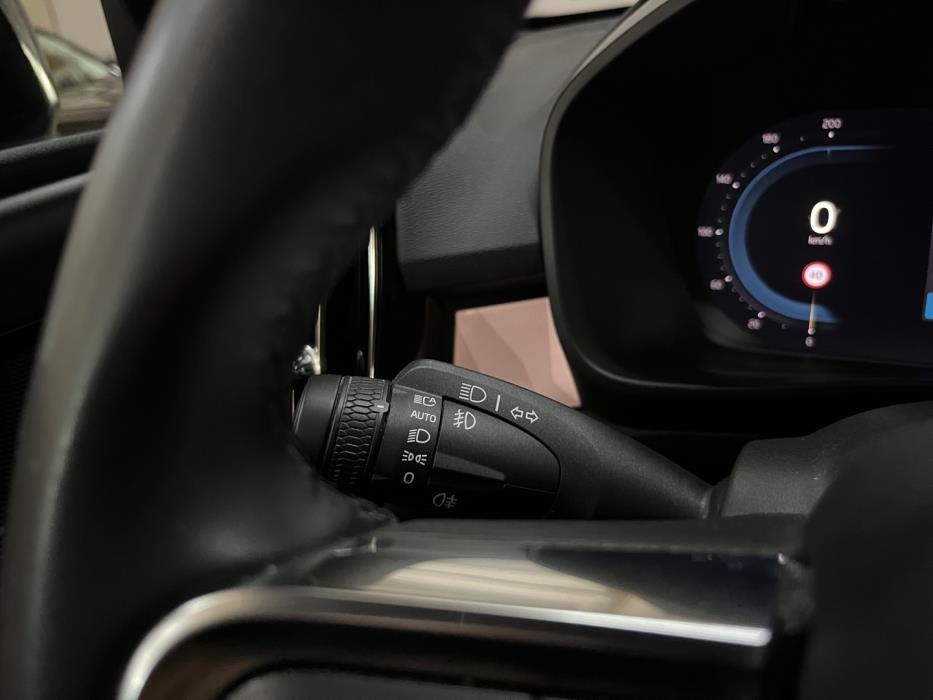 VOLVO XC40 2023