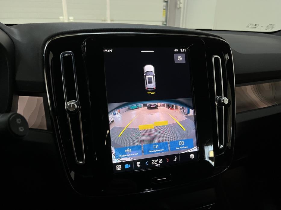 VOLVO XC40 2023