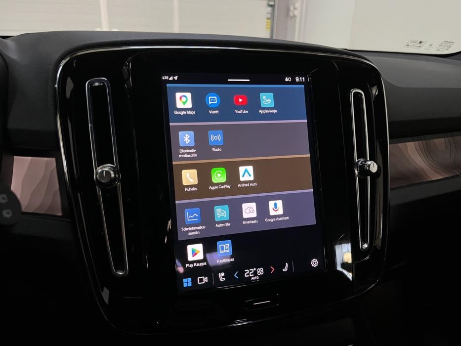 VOLVO XC40 2023