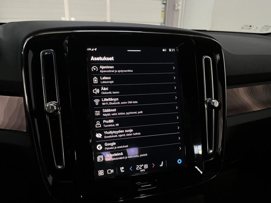VOLVO XC40 2023