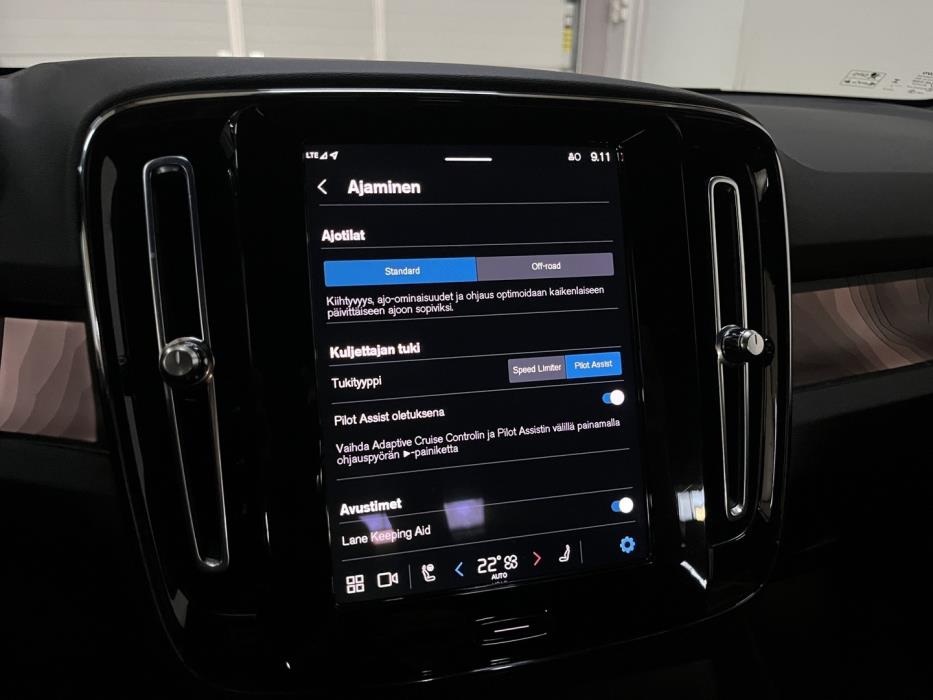 VOLVO XC40 2023