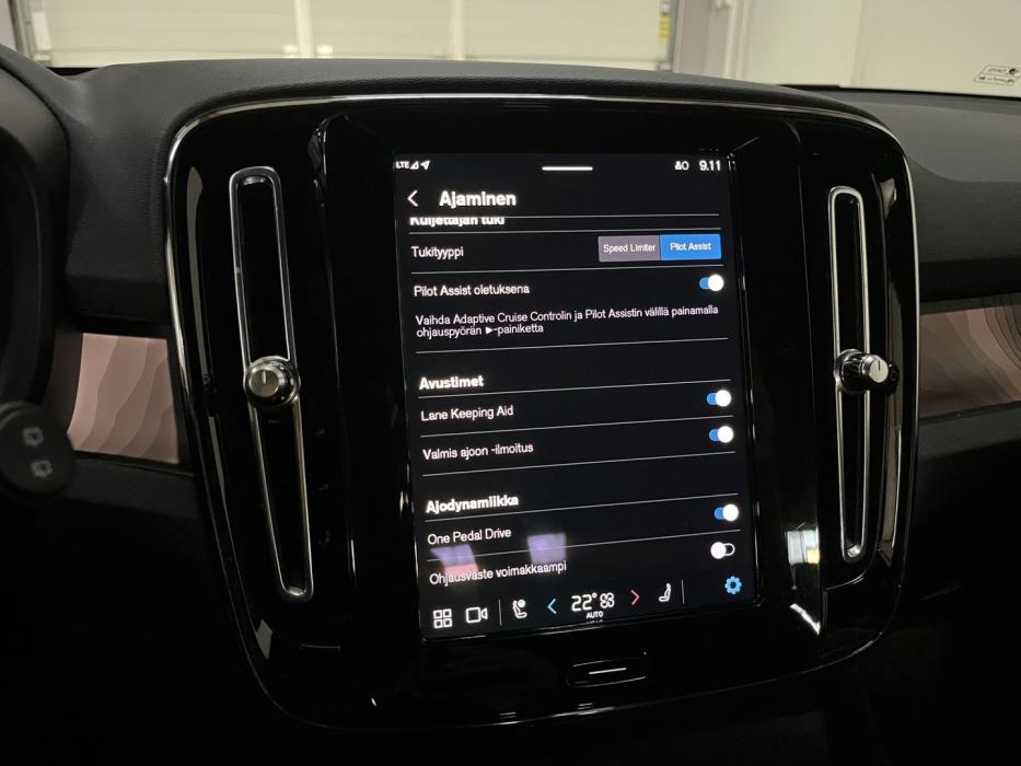 VOLVO XC40 2023