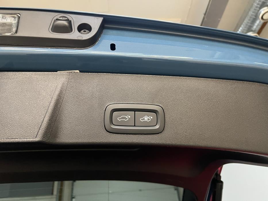 VOLVO XC40 2023