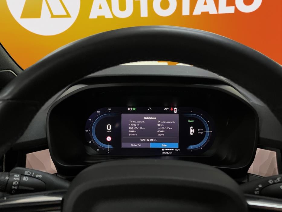 VOLVO XC40 2023
