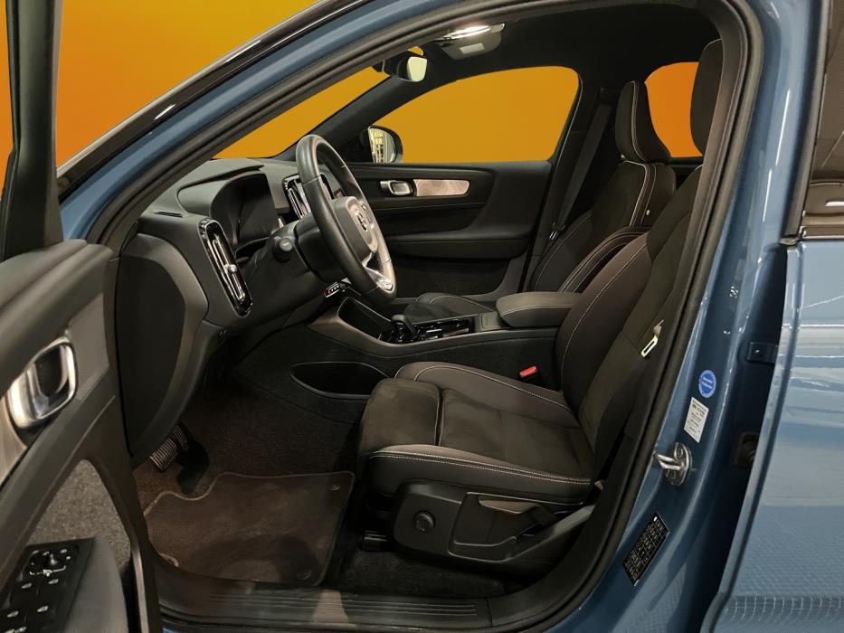 VOLVO XC40 2023