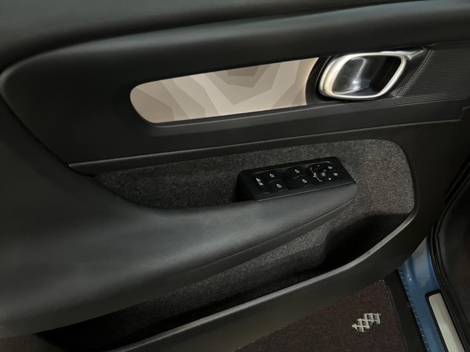 VOLVO XC40 2023