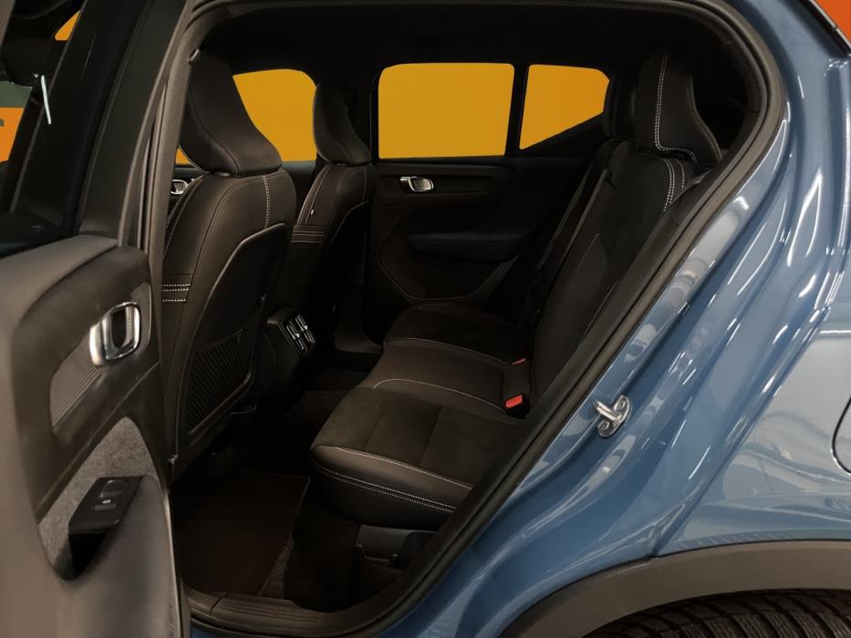 VOLVO XC40 2023