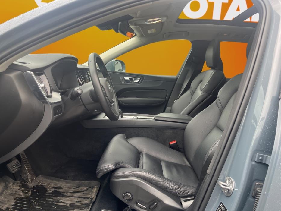 VOLVO XC60 2023