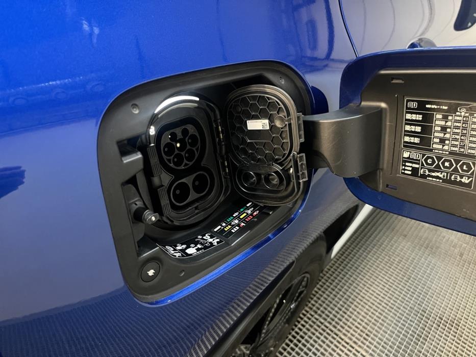 MERCEDES-BENZ EQC 2023