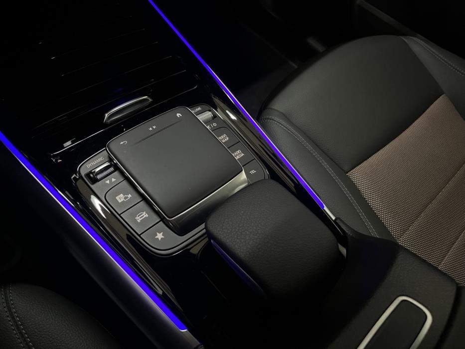 MERCEDES-BENZ EQA 2023