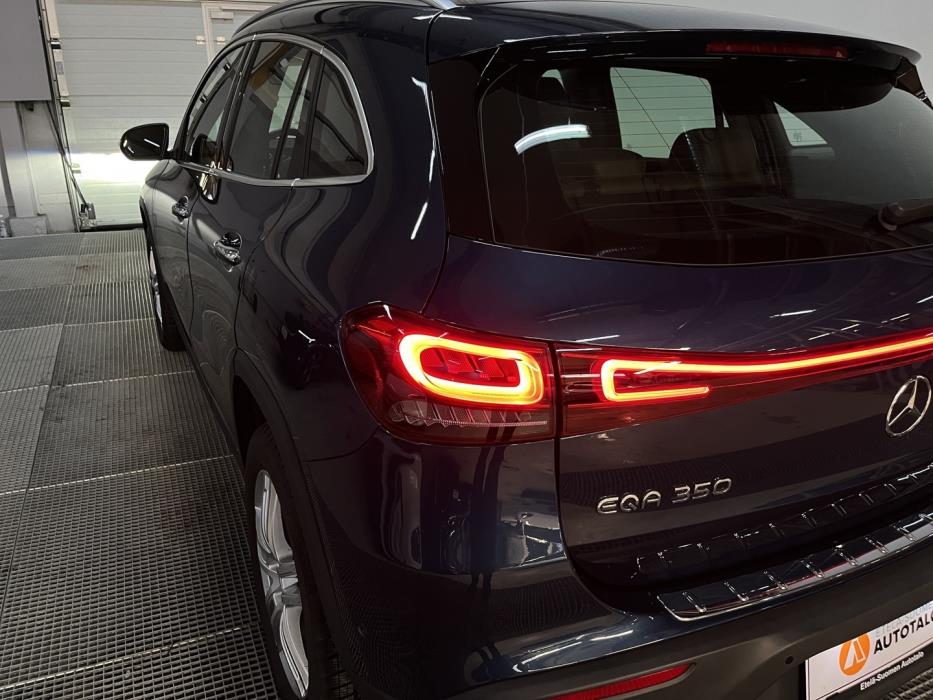 MERCEDES-BENZ EQA 2023