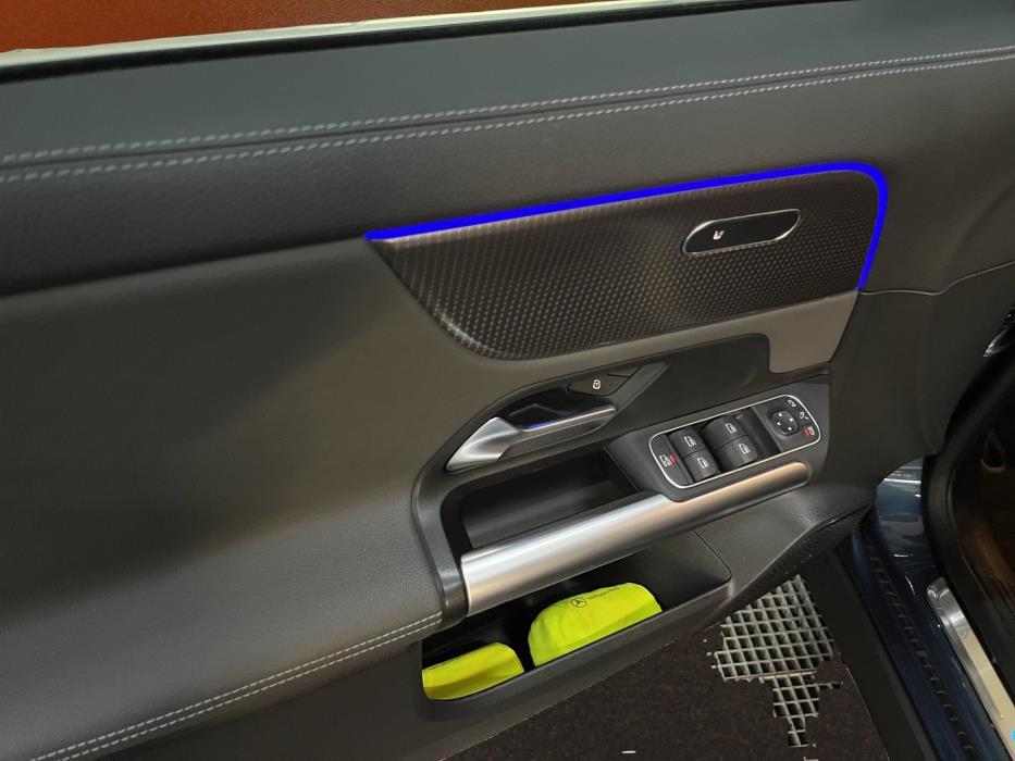 MERCEDES-BENZ EQA 2023