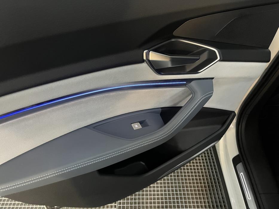 AUDI e-tron 2023
