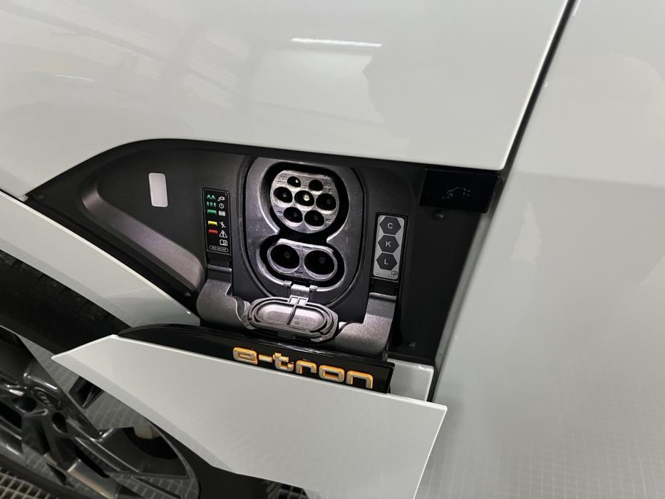 AUDI e-tron 2023